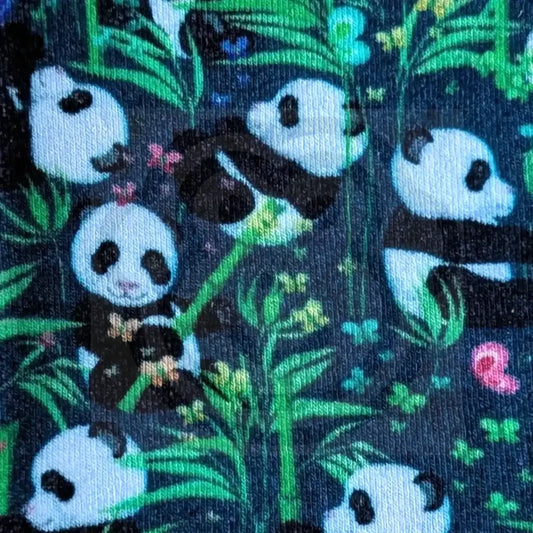 Chaussettes pandas en viscose de bambou avec motifs de pandas et feuilles de bambou, design coloré et tendre.
