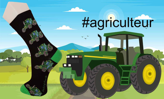 Tracteurs agricoles tricotés sur des chaussettes fantaisie destinées aux agriculteurs et au fans d'agriculture