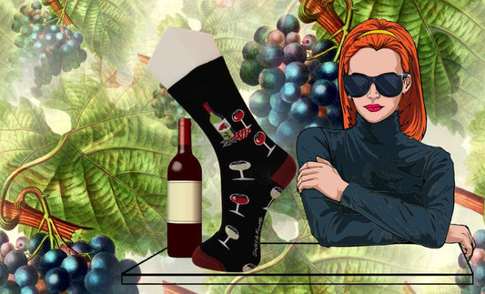 Chaussette vin rouge avec jeune femme et lunettes de soleil sur fond de vignoble