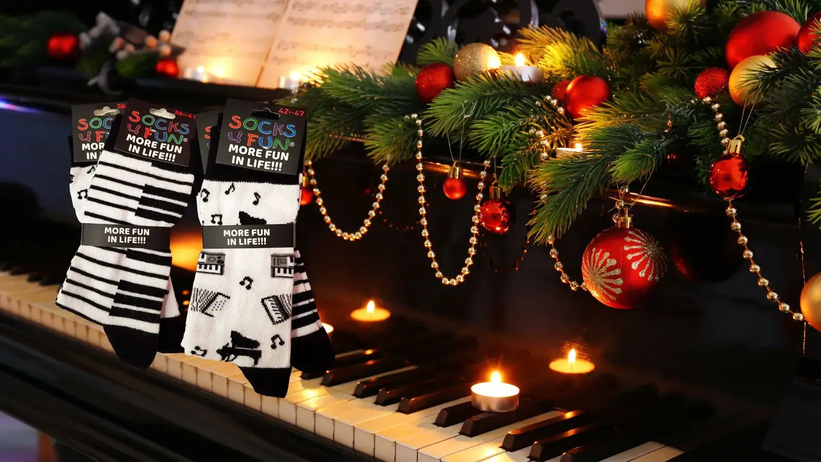 Cadeau de Noël : Chaussettes notes de musique et claviers pianos